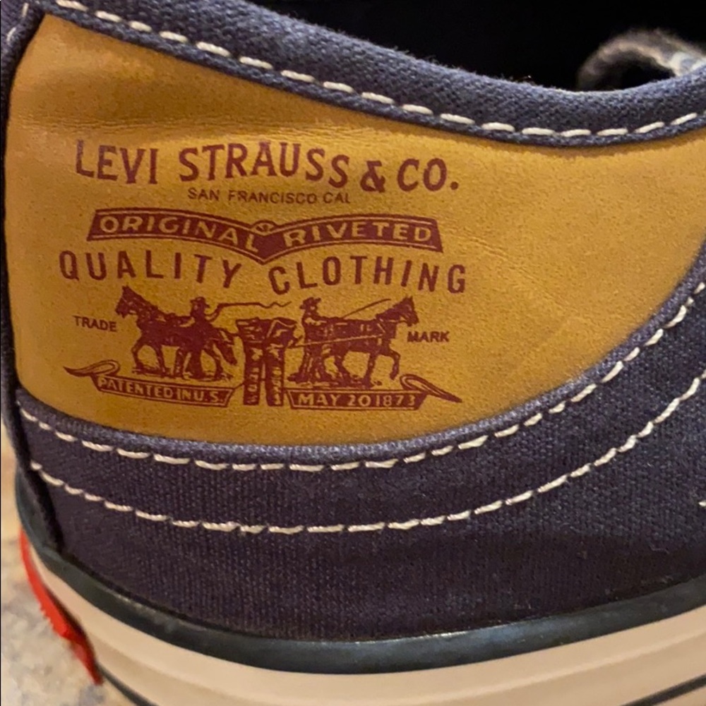 Women's Levi's Canvas Low-Top Sneakers size 9 - Picture 7 of 8